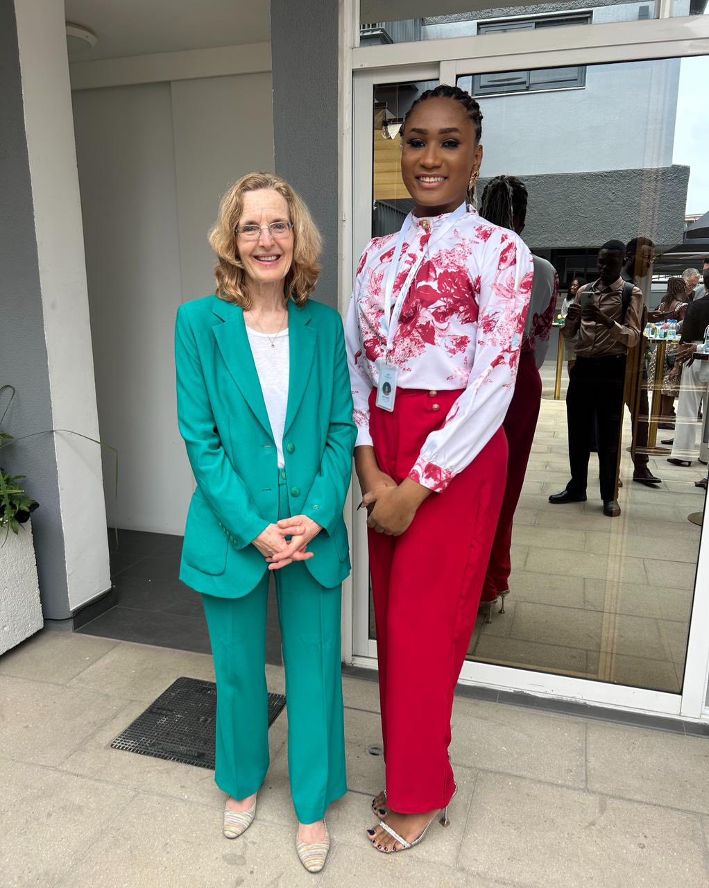 ASSOCIAÇÃO ÍRIS ANGOLA