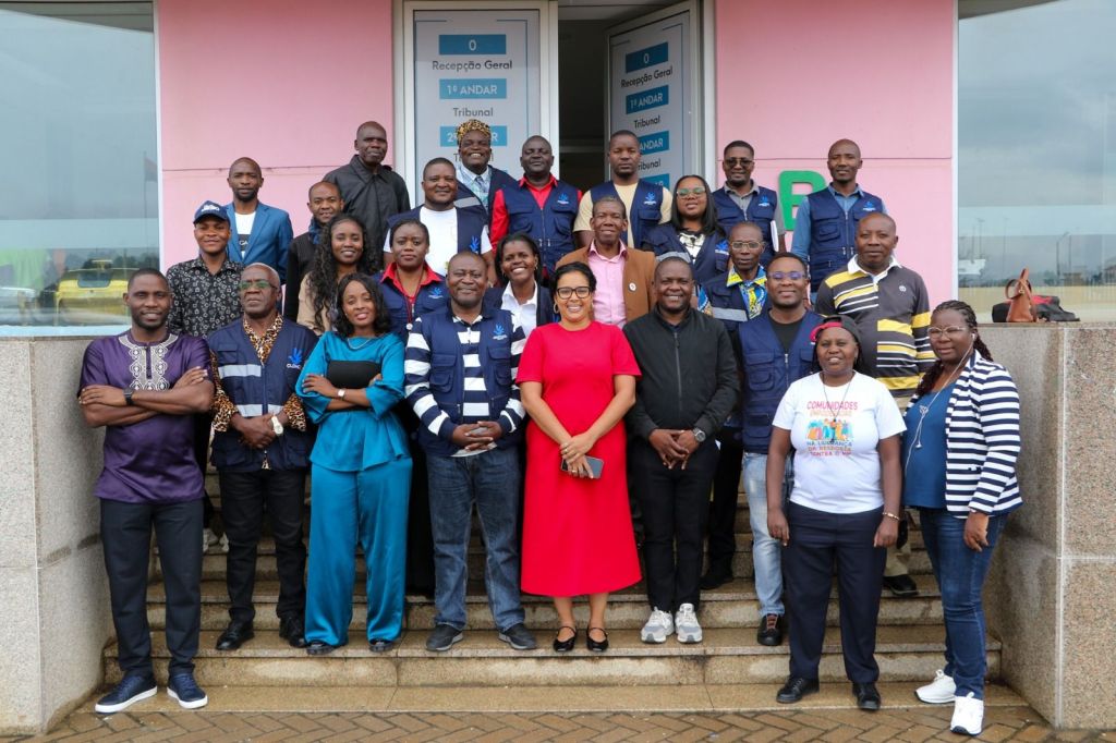 ASSOCIAÇÃO ÍRIS BIE